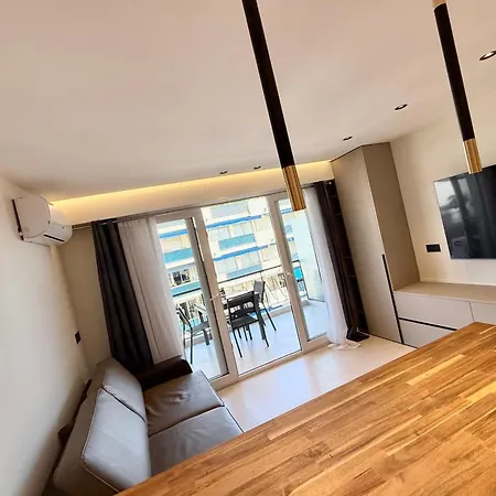 Апартаменты Les Pins - For 2 People - Wifi & Parking Жуан-ле-Пен