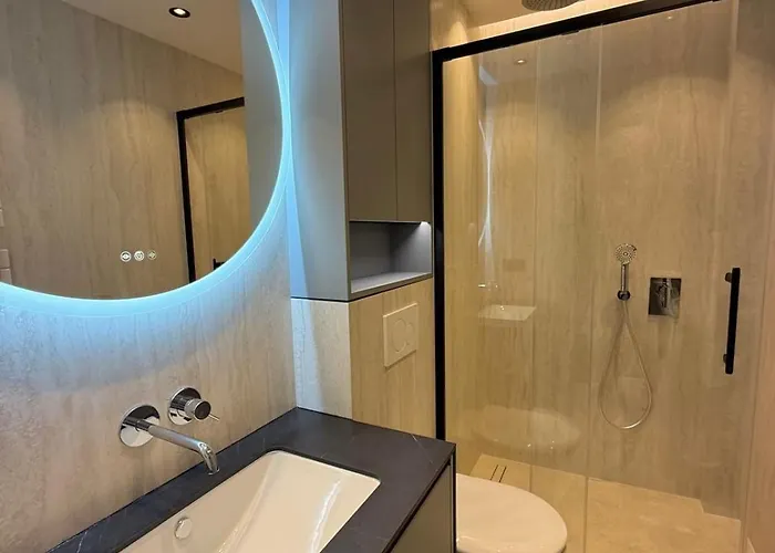 Les Pins - For 2 People - Wifi & Parking *